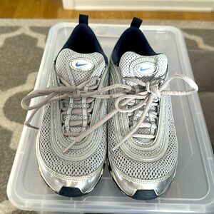 Used in good condition Nike Women’s Air max 97 sneakersrs